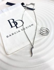 silver chili necklace